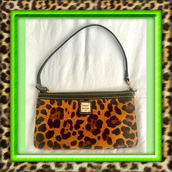 đź‘‘âś…PRICE FIRMâś…Dooney & Bourke Mini Leopard Clutch Bag - Picture 1 of 17